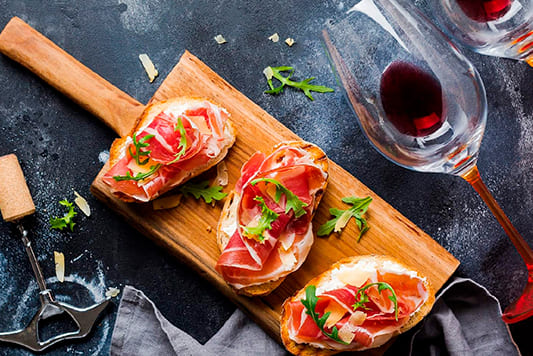 P�o com tomate e presunto cru